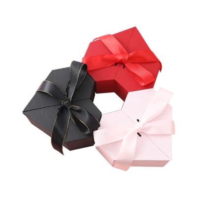 China Handmade spot wedding favors box high quality main branded packaging paper box creative heart-shaped gift box for sale