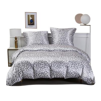 China Wholesale Anti-Static Great Price Large Leopard Printed Satin Bedding Set Duvet Covers for sale