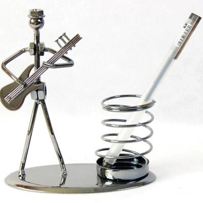 China Decorative Iron Pen Organizer 2022 Iron Pen Organizer / Pencil Holder With Metal Man Playing Electric Guitar for sale