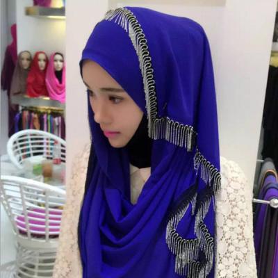 China Islamic hijab scarf 2022 fashion hijab women chiffon hijab scarf beautiful hot muslim metal tassel for sale