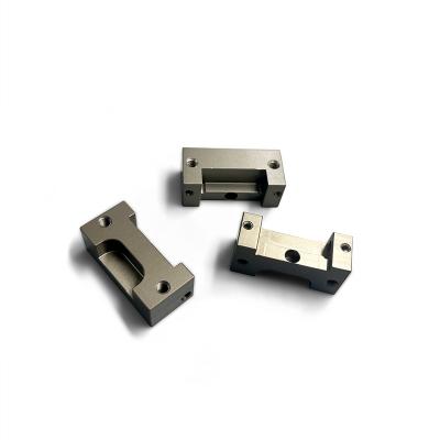 中国 Stainless Steel Aluminum Alloy CNC Machining Machine Parts Card Hook High Tolerance 販売のため