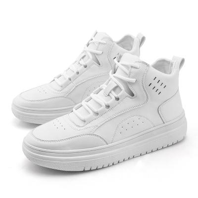 China 2022 China Manufacturer Fashion Wear-resistant Cheap Sport White Sneakers For Men, Flat Soft Casual Leather Moccasin Driving Skateboarding Shoes for sale