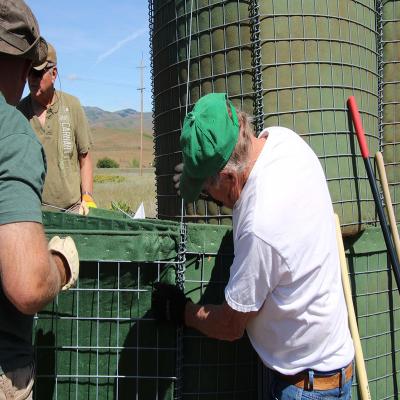 China Hesco, das 76.2*76.2 Mesh Army Barriers schweißt zu verkaufen