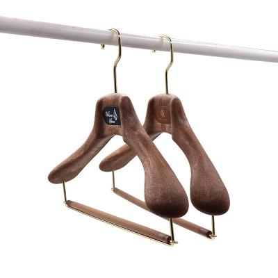 China Luxurious Extra Wide Clothing Suit Hangers For Fabrics With Customized Logo for sale