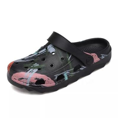 China Fashion Outdoor Graffiti Leisure Summer Croc Lovers Massage Beach Sandals Unisex Gardening Shoes for sale