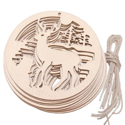 China Wedding Folk Animal Art Home Holiday DIY Party Hanging Creative Crafts Carved Elk Festival Wooden Pendant for sale