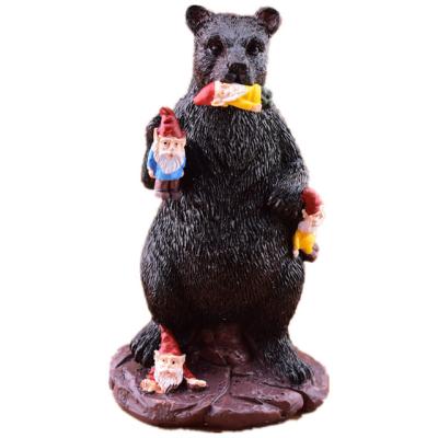 China Realistic Handicraft Yard Art Gifts Art Sculpture Garden Resin Dwarf Figurines In Patio Folk Lawn Ornaments Bear Eating Gnomes Statue for sale