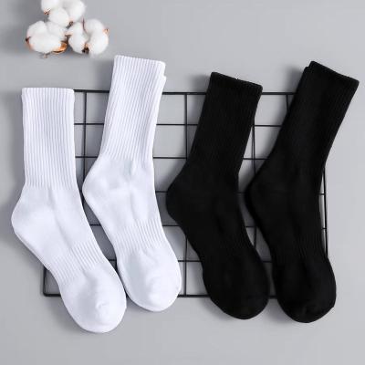 China Good quality breathable cotton black and white colors bangs unisex girl and boy cotton fabric quality big crew socks for sale