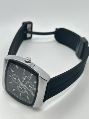 Chine Facile à lire le visage dans cette montre de poignet en quartz pour hommes pour les conditions de faible luminosité à vendre