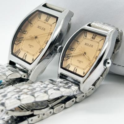 China Elegante Analog-Quarz-Uhr mit Edelstahlgehäuse und Buckel-Gurt zu verkaufen