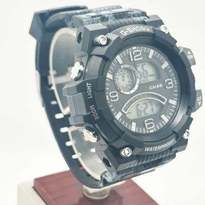 China Reloj cronógrafo deportivo de moda Resistente al agua Cuarzo Reloj de pulsera para hombres personalizado en venta