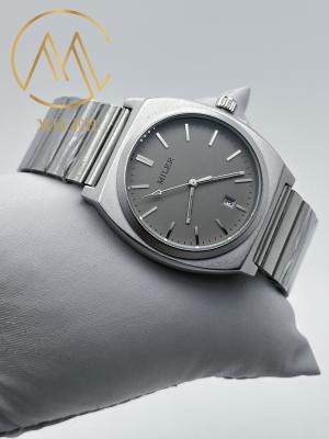 China Reloj de pulsera de cuarzo elegante y personalizable para hombres con resistencia al agua en venta