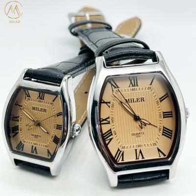 China Elegante relógio analógico elegante de casal com 40mm Dial luminoso e banda de couro à venda