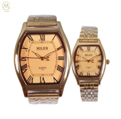 Chine En gros Logo personnalisé Stylish Couple Watch en acier inoxydable Mode Quartz Watch à vendre