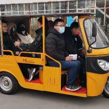 China Passenger Gasoline Tricycle , Tuk Tuk Motorcycles 3 Wheeler For Cargo for sale