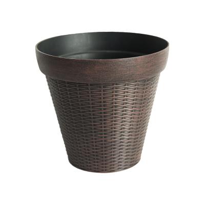 China Lightweight Eco-friendly Classic Cheap Classic Outdoor Plastic Pot Flower Pots Garden Style Vintage Round Rattan Planter for sale