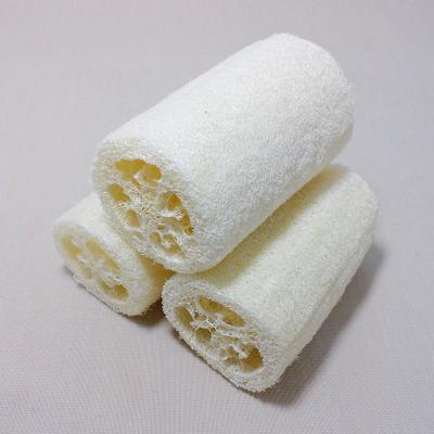 China EXFOLIATE Wholesale Natural Loofah Bath Body Scrubber Raw Loofah Sponge For Shower for sale