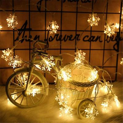 China Christmas Style Snowflake Christmas Lights With String Remote LED Lights 8 Modes Battery Operated Xmas Lights Waterproof à venda