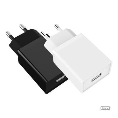 China Smart Mobile Phone EU 2.4A Fast Charger Adapter with 5.0V DC Fast 2.4A Output 100-240v Broadband Voltage for sale