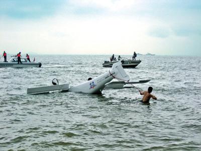 Китай Черные резиновые воздушные подушки/понтоны морского сэлвиджа для спасения Айркрафта продается