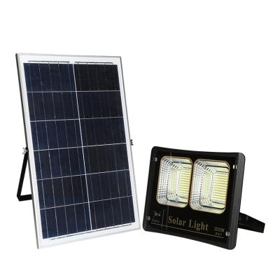 China Intense Brightness COYOLED Outdoor Aluminum High Efficiency IP66 50w 50w 80w 150w 200w 300w Led Solar Flood Light With Remote Control for sale