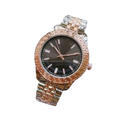 China Fashionable and popular quartz band stainless steel auto date watch, which can be used by men and women for sale