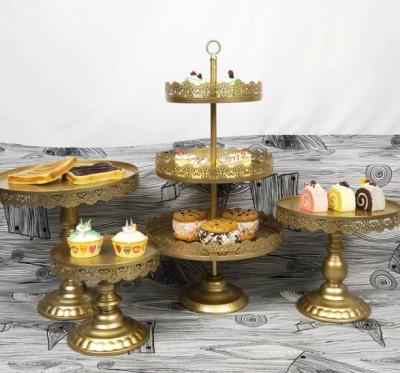 China Exquisite Metal Cake Stands Display Custom Wedding Decoration Event Cake Pan Display For Cakes for sale