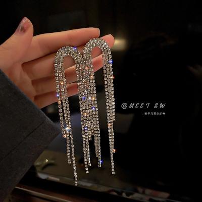 China FASHIONABLE exaggerated upper atmosphere new 2021 female long earrings temperament for sale