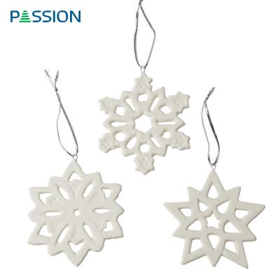 China Sustainable Customized Ceramic Christmas Snowflake Ornaments For Home December for sale