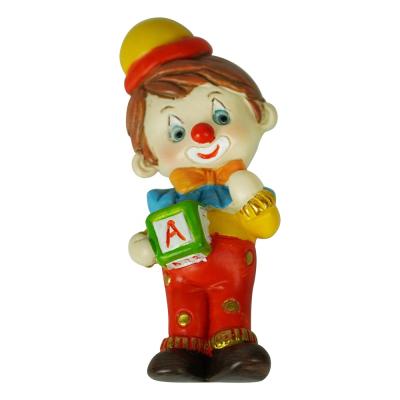 China Custom home decor polyresin table craft from Europe, small resin clown figurine with magic cube for sale