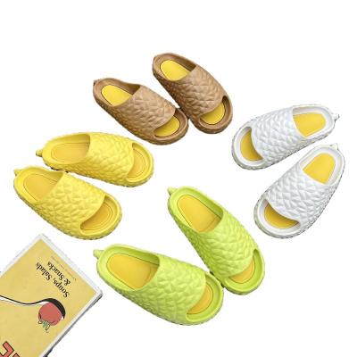 China 2023 Breathable Spring And Summer Pomegranate One News Korean Version Weird Word Slippers Of The Tidal Home Couples Casual Slippers Cins for sale