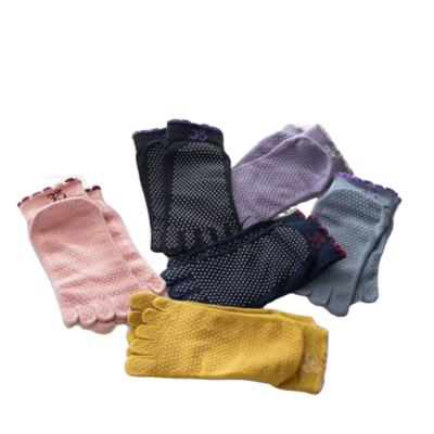 China QUICK DRY High Quality Soft 5 Toe Socks Knit Yoga Indoor Sports Solid Anti Slip Gym Socks Breathable Disgusting Socks For Girls for sale