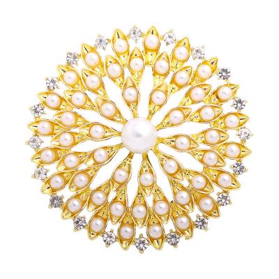 China Fashionable handmade pearl wedding fashion atmosphere temperament flower accessories brooch for sale