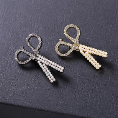 China Simple/Fashion Retro Luxury Elegant Ladies Fashion Dressing Accessories Queen Alloy Metal Corsage Beads Brooch Mixed Group for sale