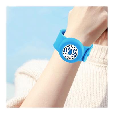 China Cute 25mm Stainless Cute Kids Stainless Steel Diffuser Essential Oil Free Silicone Adjustable Bracelets 10pads for sale