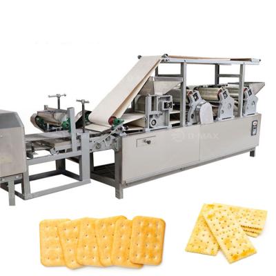 China Máquina de moldear galletas de mantequilla rotativa a base de harina para la producción automática de galletas en venta