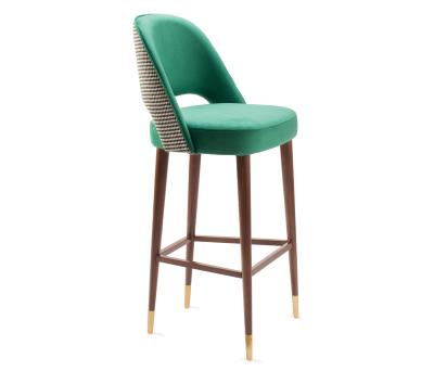 China New Design Modern Bar Chair Gold Metal Velvet Bar Stool Solid Wood Counter Stools Restaurant Furniture for sale