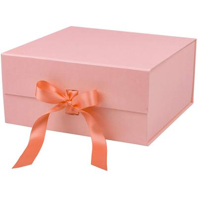 China Recycled Materials Custom Printed Flap Magnetic Closure Cosmetic Packaging Box , Recyclable Paper Gift Box With Ribbon Loop Bow for sale