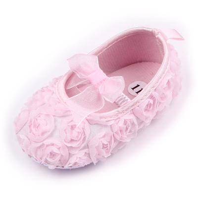 China Lovely Bowknot and Flower Design Newborn Babies Shoes Breathable Pink Soft Shoes for sale