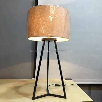 China Modern antique hotel walnut rural design table lamp super luxury Europe style for sale