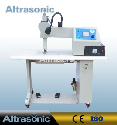 Chine Machine ultrasonique sans couture de cachetage pour non le textile tissé, machine ultrasonique de scelleur à vendre