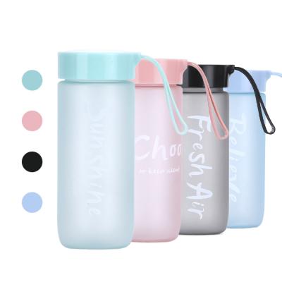 China Sustainable Manufacturer 550ml Water Bottle Frosted Leak Proof Cup Cover Water Bottle With Portable Lift Rope for sale