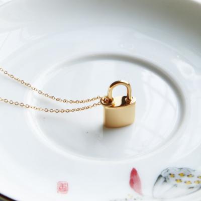 China 18K Padlock Necklace Environmental Friendly 316L Stainless Steel Gold Plated Tender Custom Lock Necklace for sale