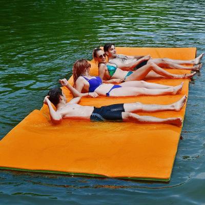 China Custom Logo Foam Swim Mat Gesloten Cell Xpe Foam Floating Oasis Lake Pad Te koop