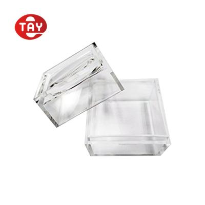 China Clear Acrylic Keepsake Box Magnifier With Magnifying Lid for sale