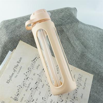 China Fashion Sustainable Water Bottle 20 Ounce BPA Free Sports Bottle Borosilicate Glass Bottled Water Bottles for sale