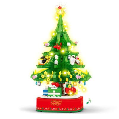 China DIY TOY New Item Children Festival Gift Building Block Assembly Toy 486PCS With Light Christmas Tree Building Block Toys for sale