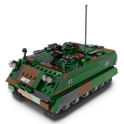 China Building toy 735pcs military TANK M113 building blocks for kids play army weapon brick toy building blocks new toy XB06050 for sale