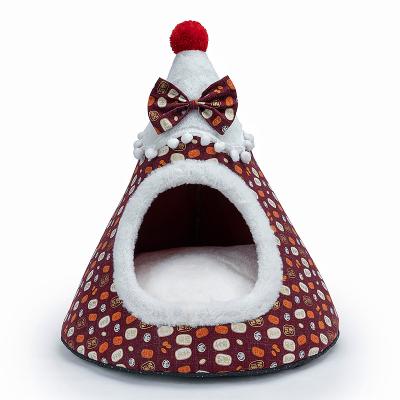 China Autumn And Winter Warm Stored Hot Selling Pet Supplies Cat Nest Santa Hat Shaped Kennel Creative Pet Nest Tent for sale