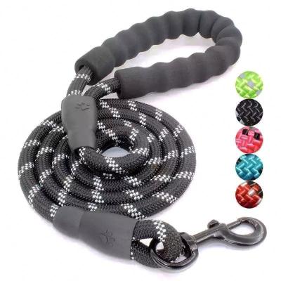 China Competitive Price Reflective Multifunctional Pet New Model Hot Selling Traction Dog Leash Waterproof for sale